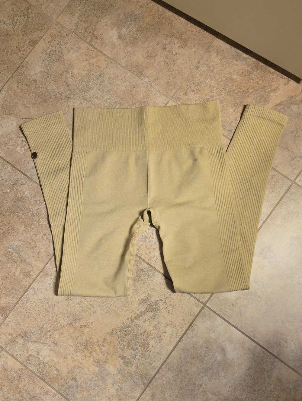 High-Rise Ribbed Seamless Leggings - Pale Yellow